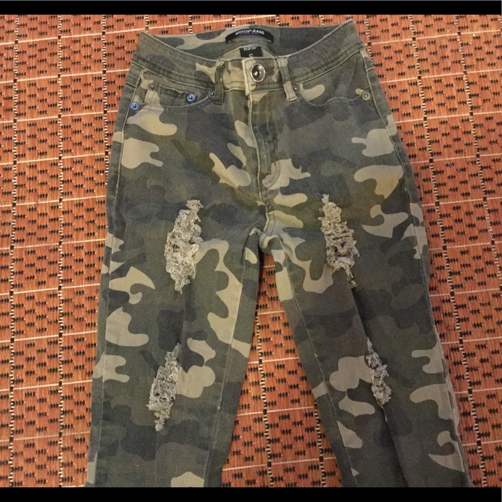 REDFOX CAMOUFLAGE DISTRESSED JEGGINGS SZ S